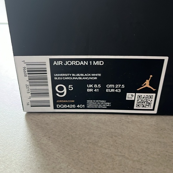 Jordan’s blue and black size 9.5 men - Picture 2 of 6